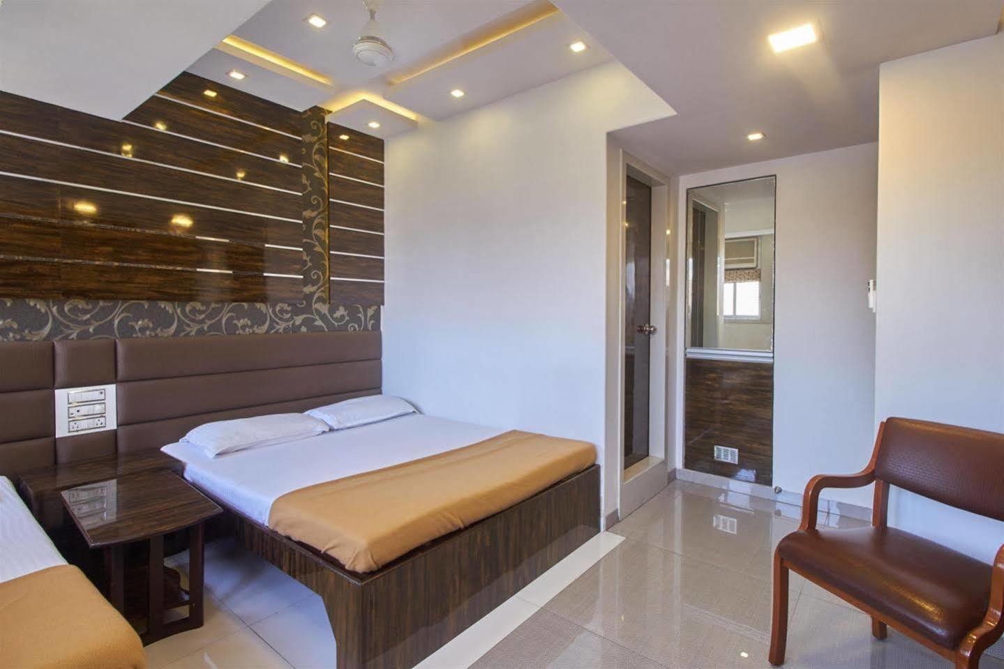 Oyo 28893 Hotel Gulf Mumbai Bagian luar foto