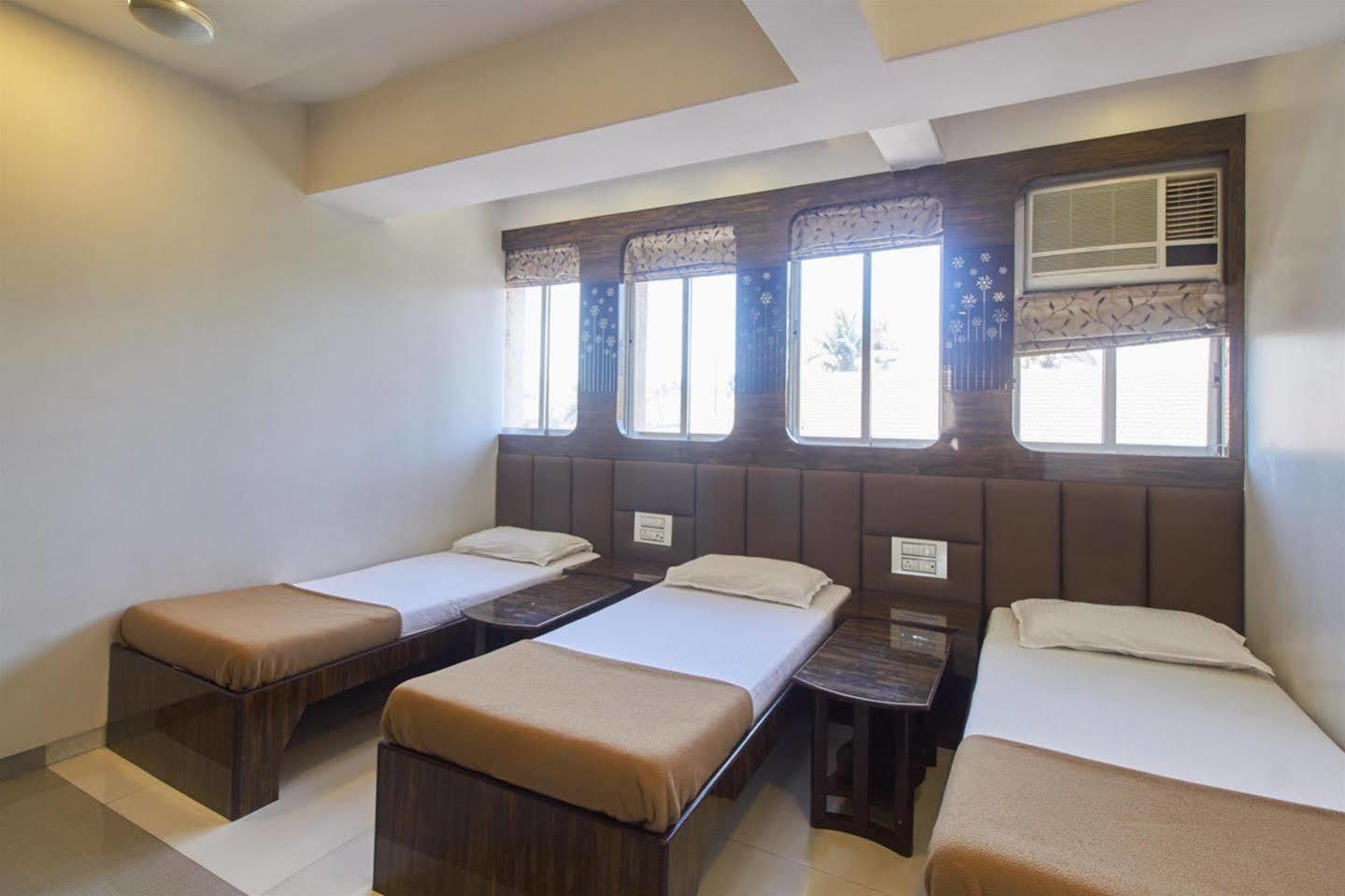 Oyo 28893 Hotel Gulf Mumbai Bagian luar foto