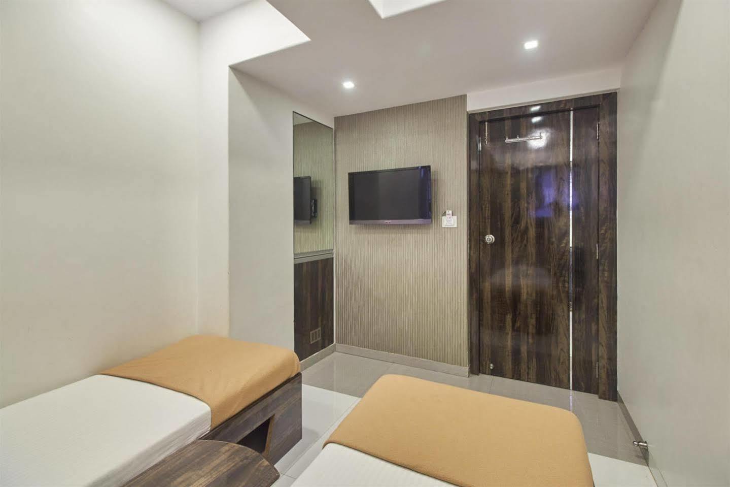 Oyo 28893 Hotel Gulf Mumbai Bagian luar foto