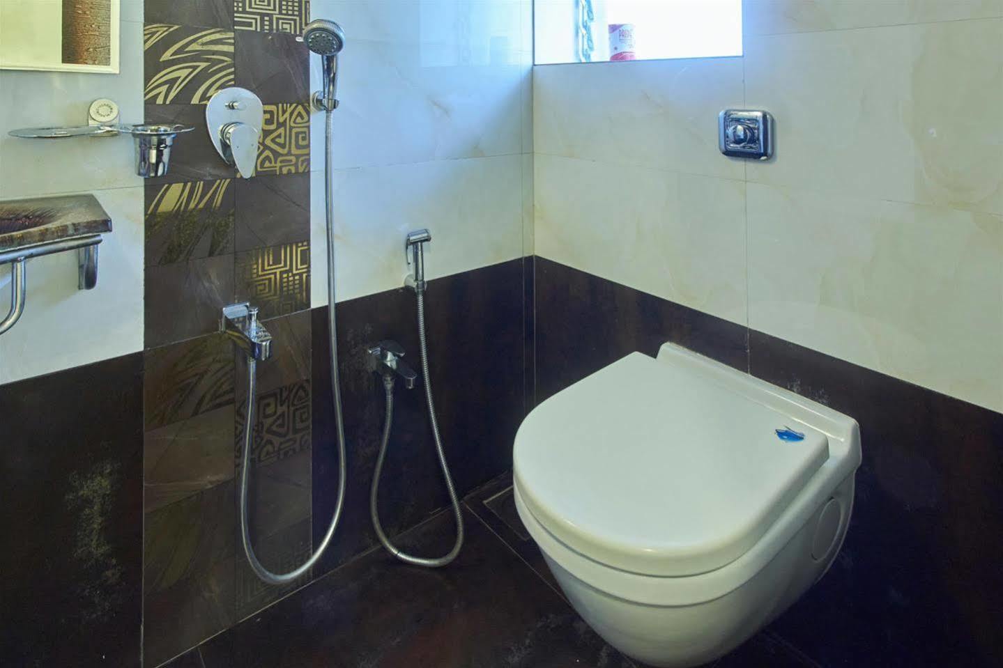 Oyo 28893 Hotel Gulf Mumbai Bagian luar foto